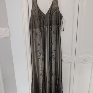 Betsy & Adam Black Sleeveless V-Neck Gown